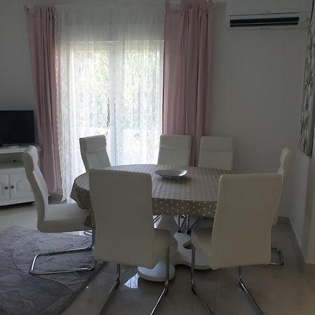 Apartments Mare Banjol Esterno foto