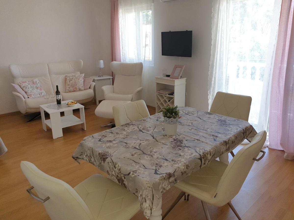 Apartments Mare Banjol Esterno foto