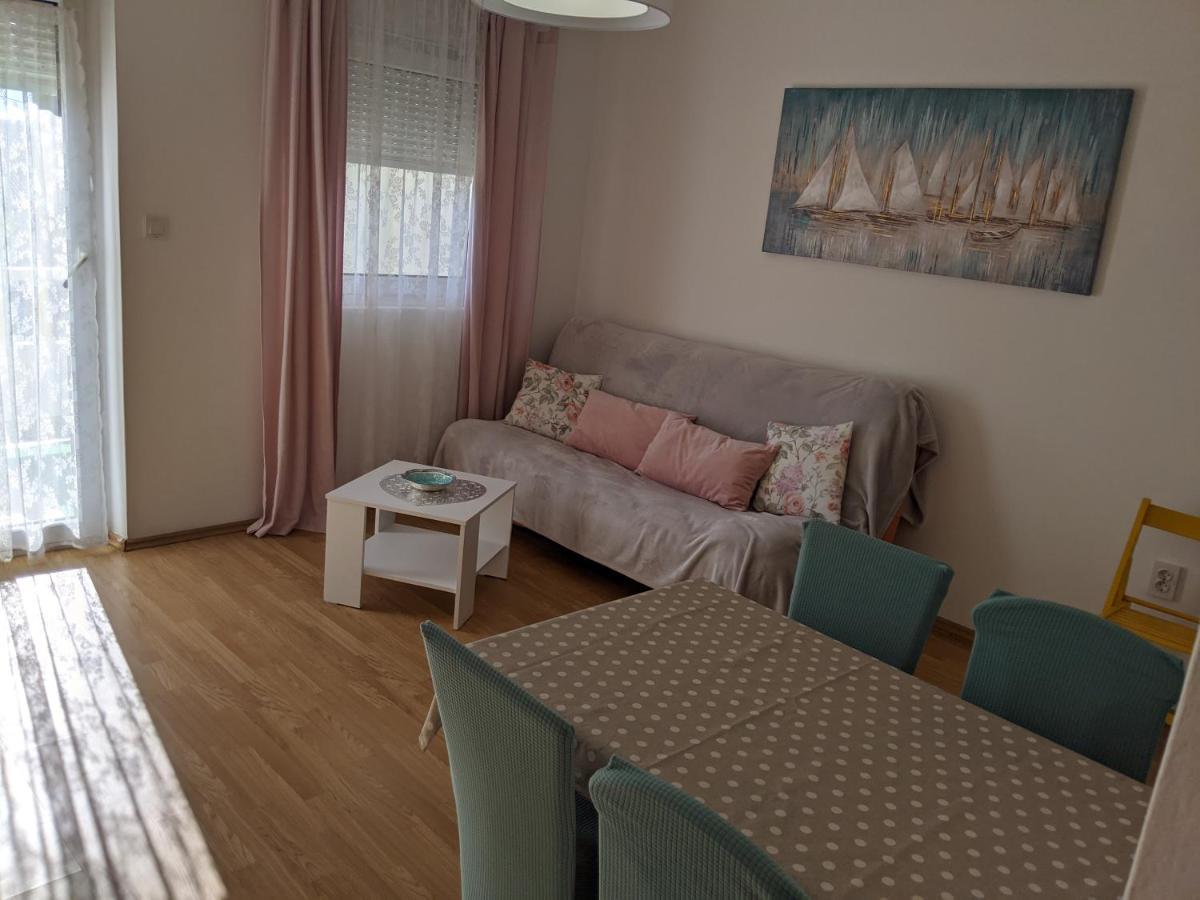 Apartments Mare Banjol Esterno foto