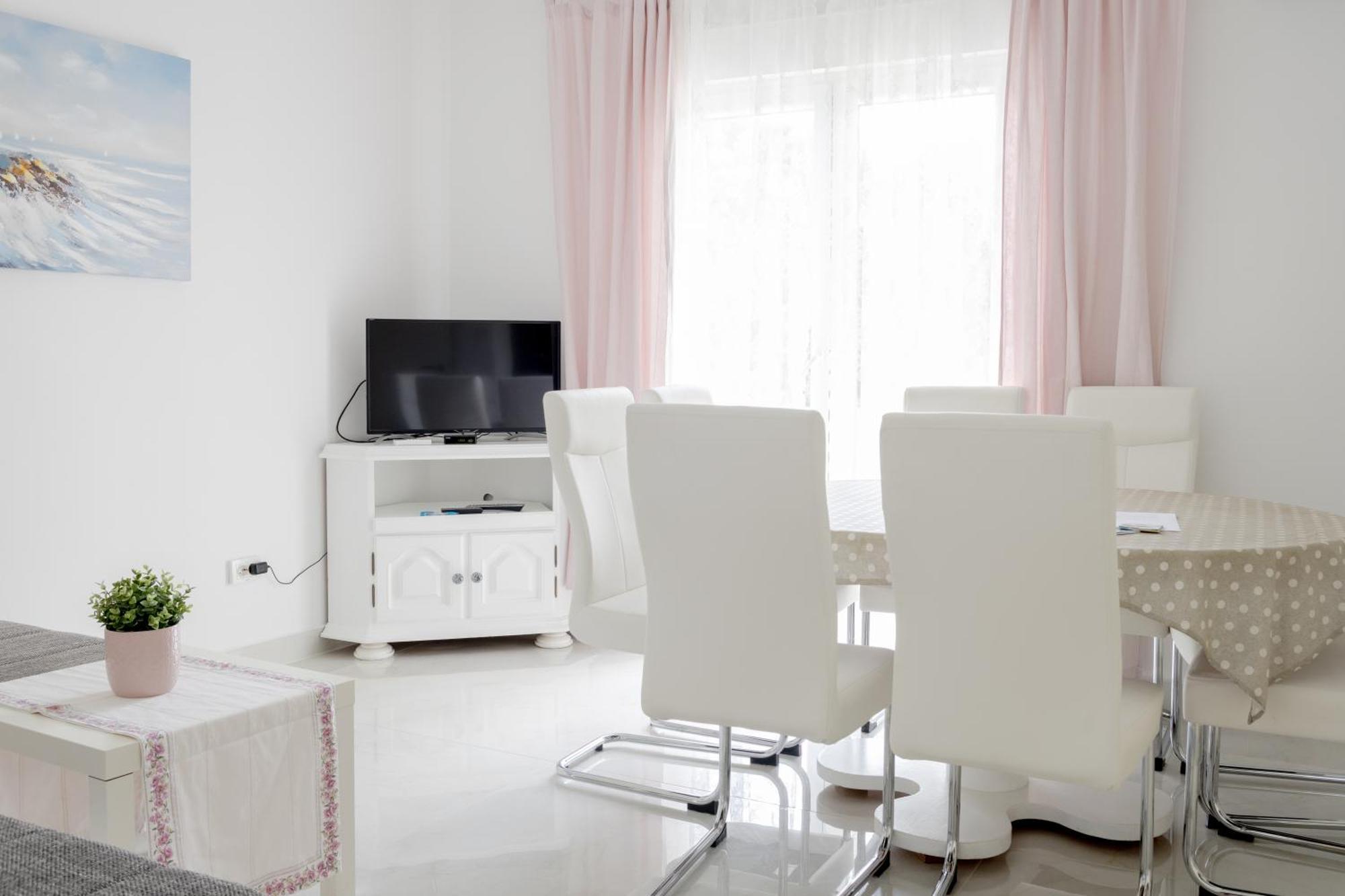 Apartments Mare Banjol Esterno foto