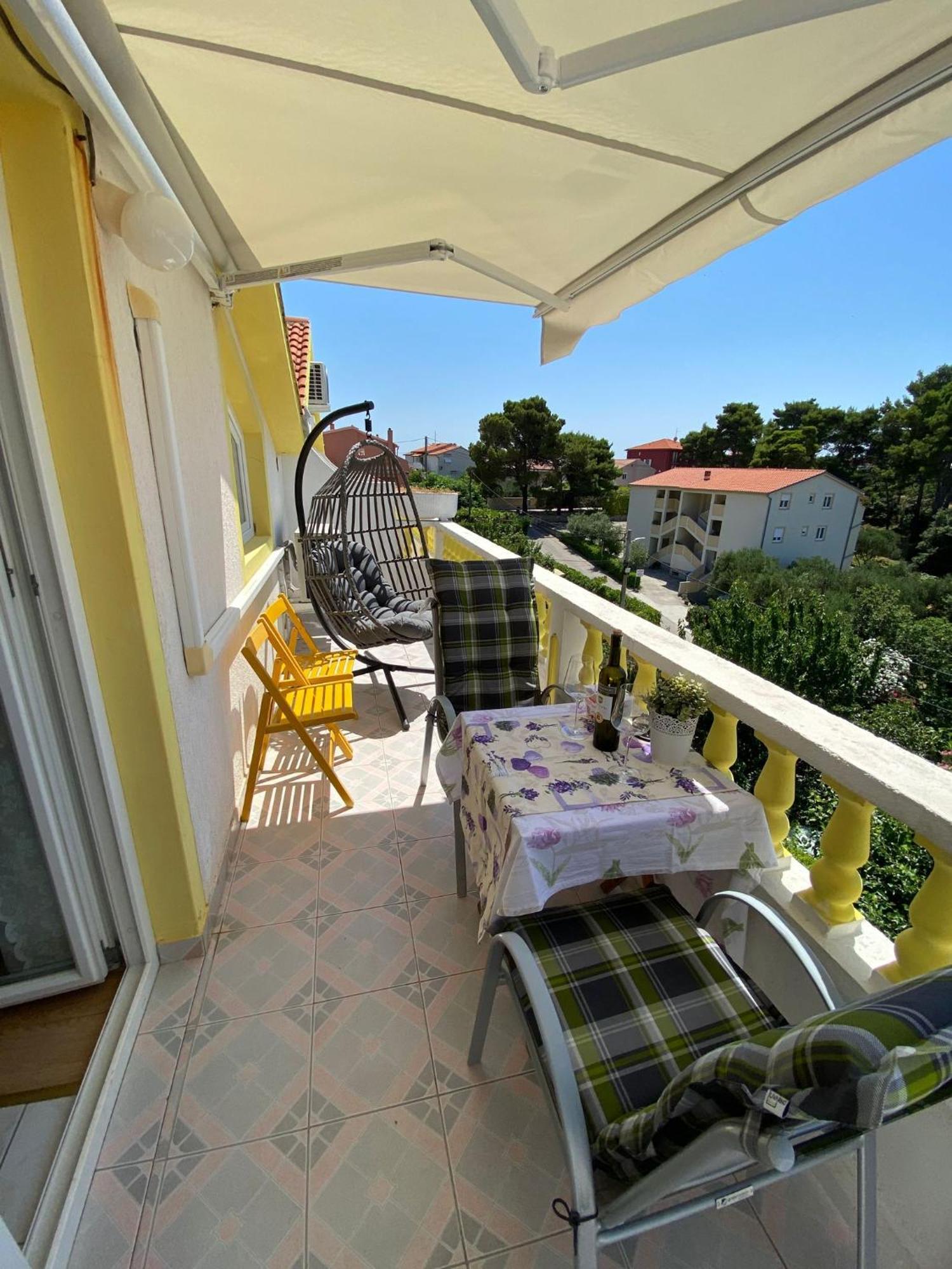 Apartments Mare Banjol Esterno foto